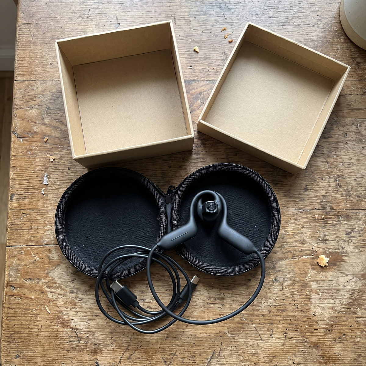 OKULO, étui rigide et câble USB-C