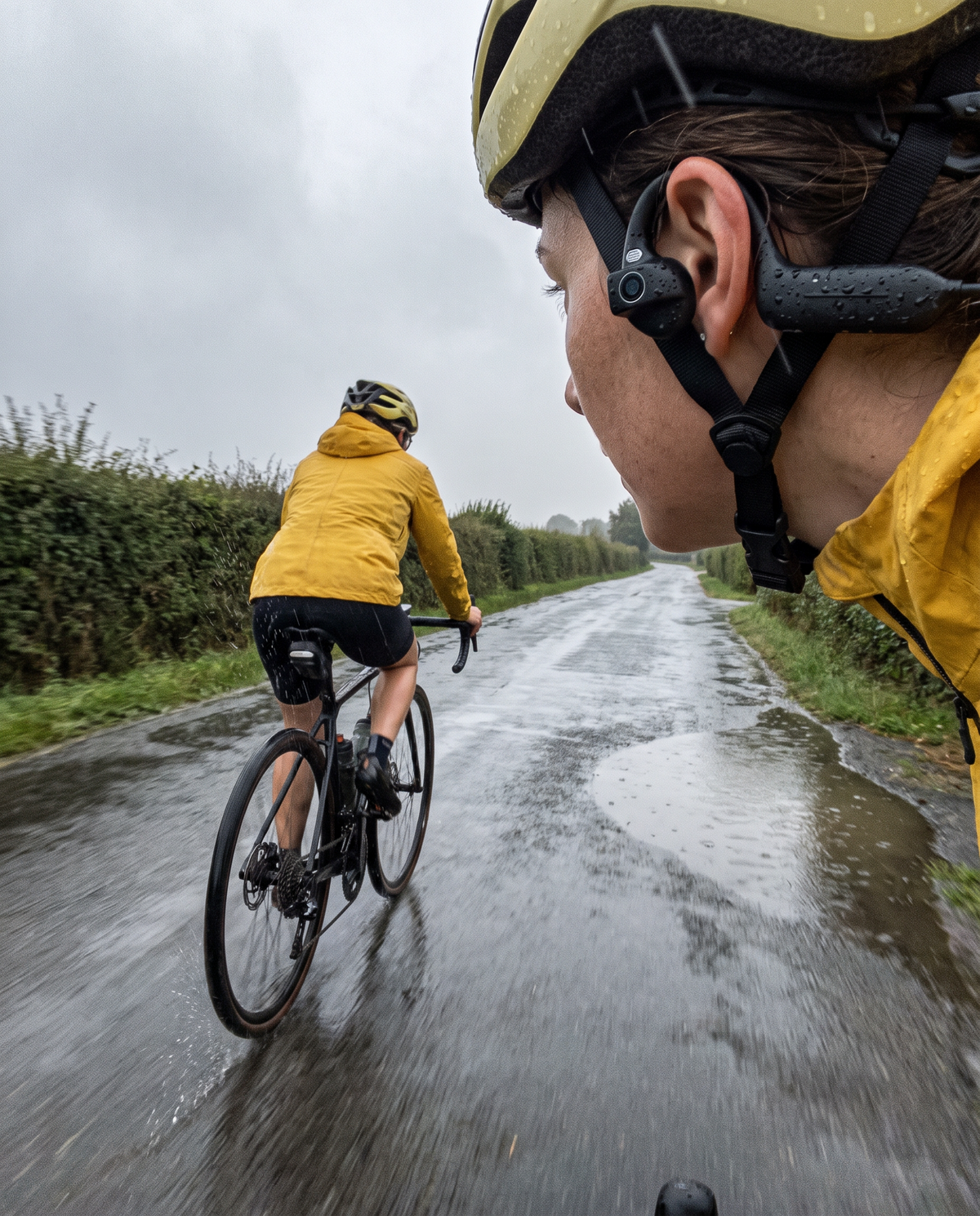Cycliste sous la pluie avec OKULO, certifiés IP54